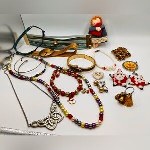 Bundle of jewelry/misc items